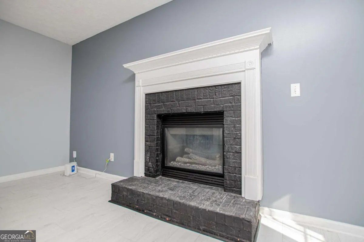 728 Sycamore Dr — photo 6 of 44