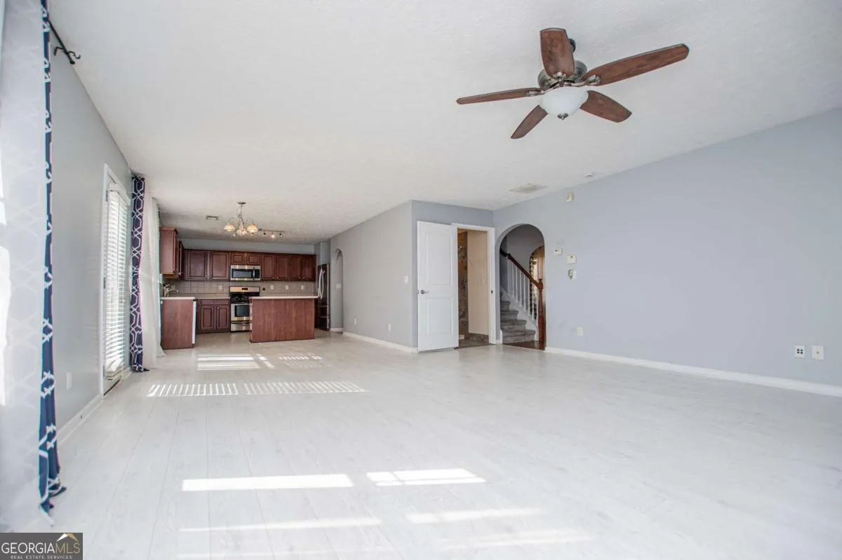 728 Sycamore Dr — photo 3 of 44