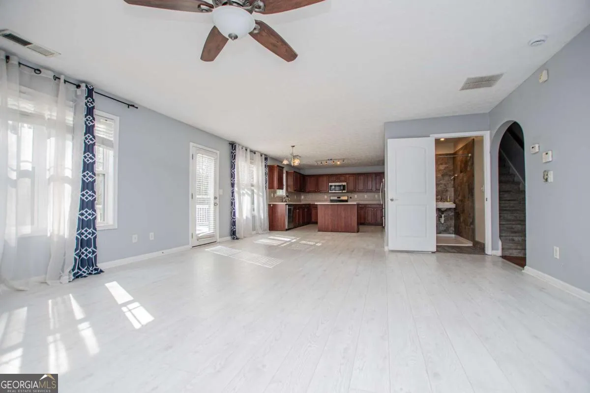 728 Sycamore Dr — photo 5 of 44
