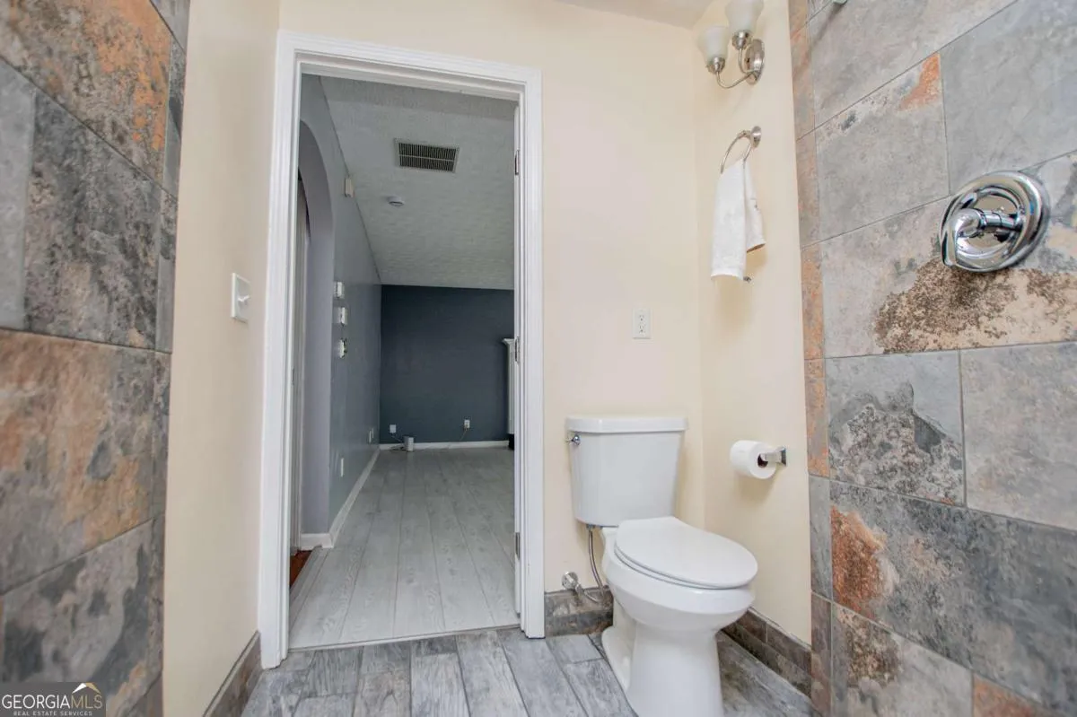 728 Sycamore Dr — photo 43 of 44