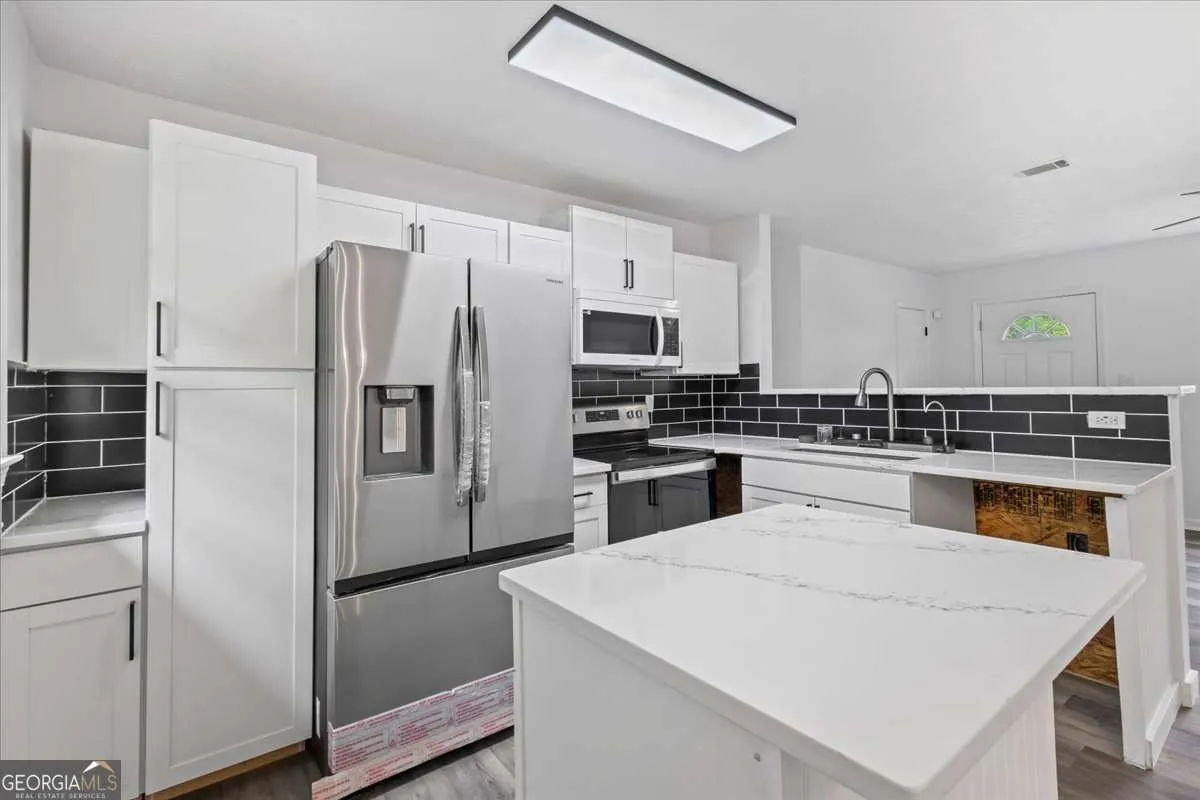 3570 Briar Dr — photo 3 of 27