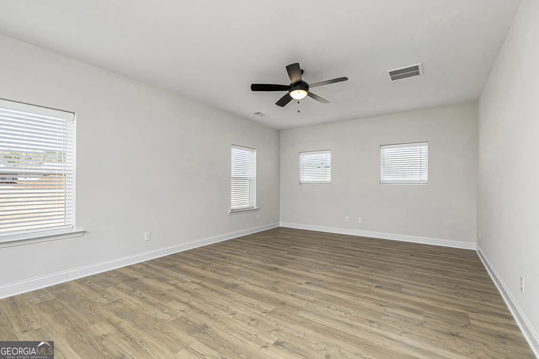 90 Cantrell Dr — photo 5 of 9