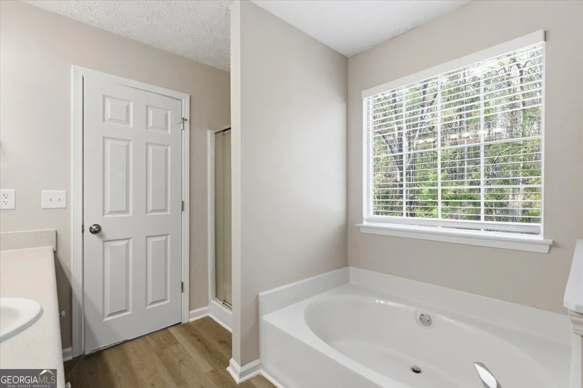 111 Crestbend Ln — photo 12 of 34