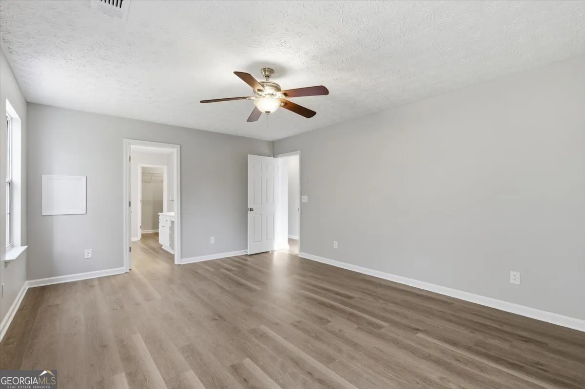 111 Crestbend Ln — photo 10 of 34