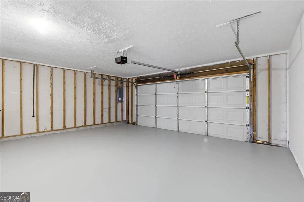 111 Crestbend Ln — photo 23 of 34