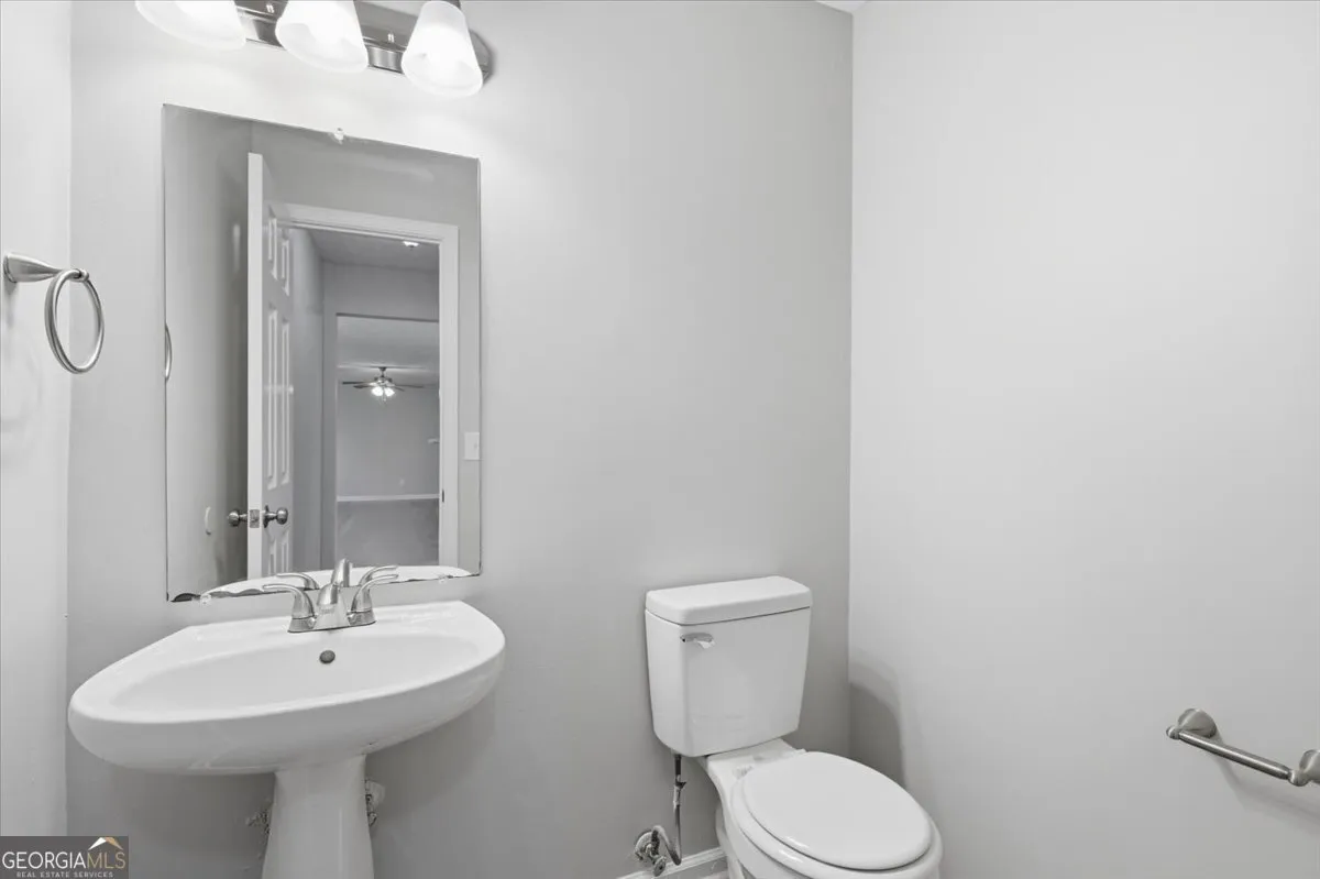 111 Crestbend Ln — photo 8 of 34