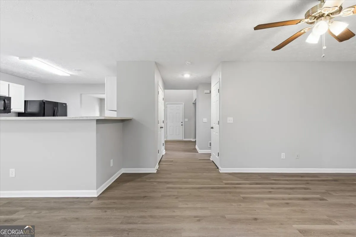 111 Crestbend Ln — photo 7 of 34