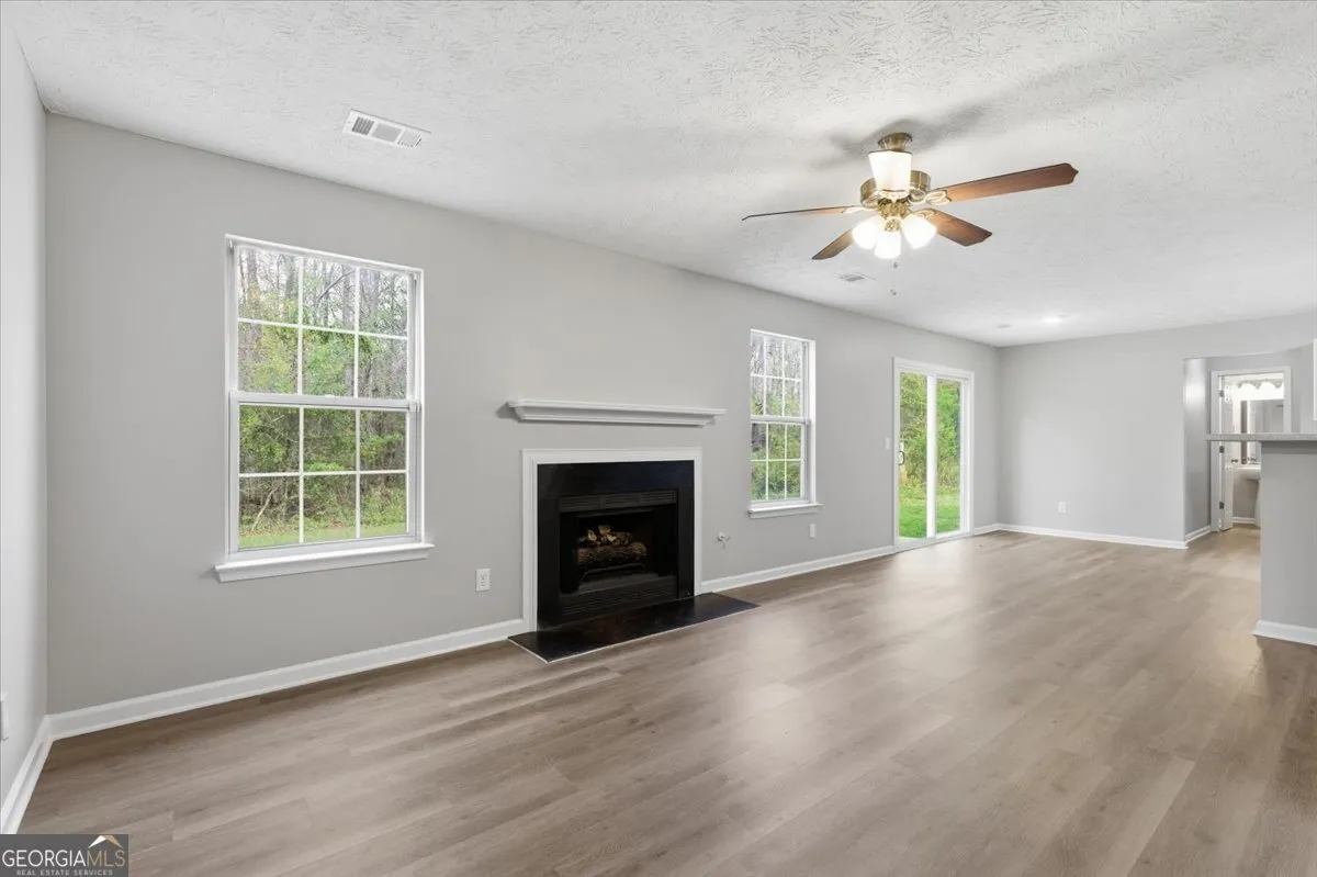 111 Crestbend Ln — photo 6 of 34