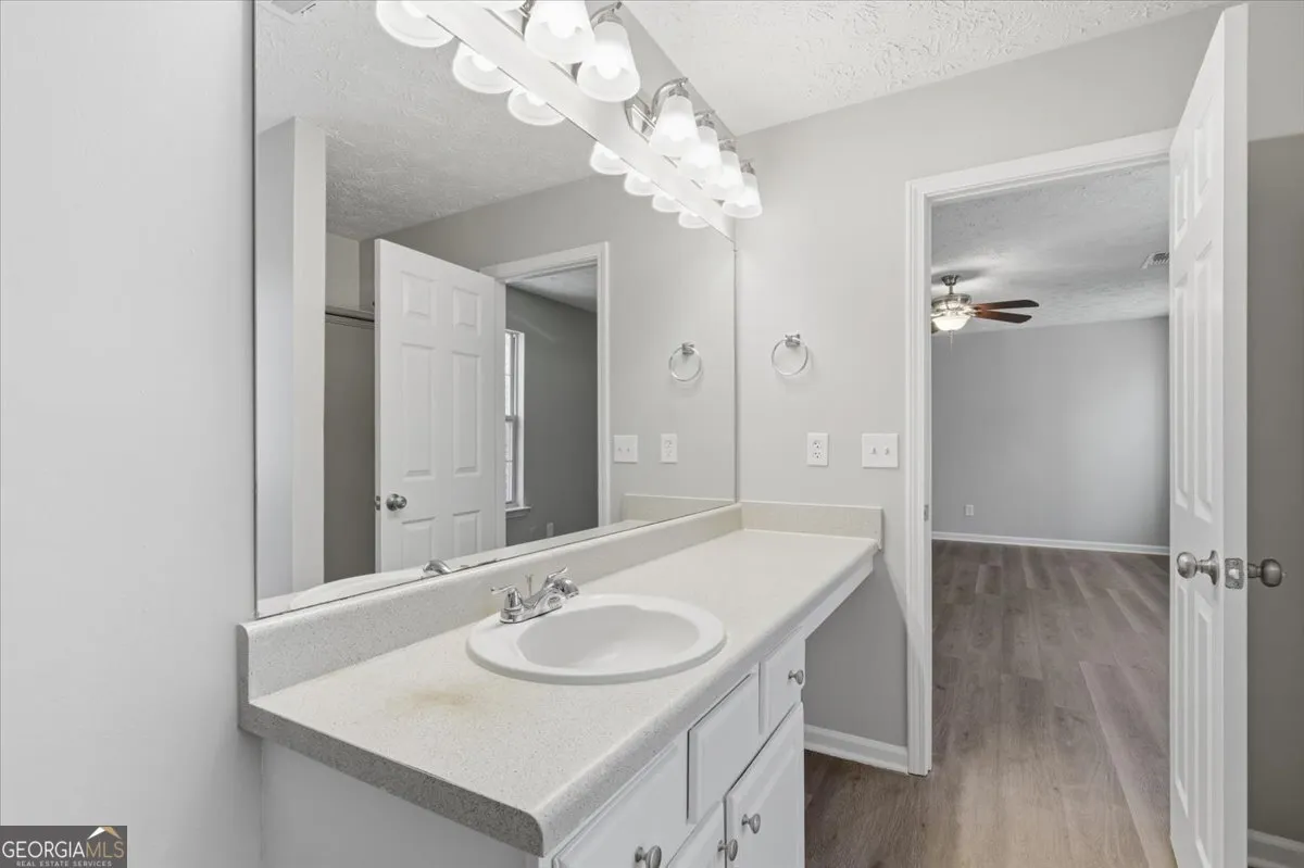 111 Crestbend Ln — photo 14 of 34