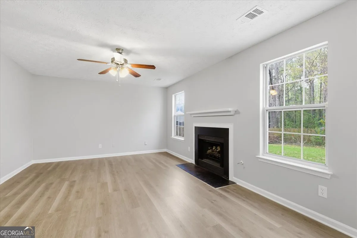 111 Crestbend Ln — photo 5 of 34