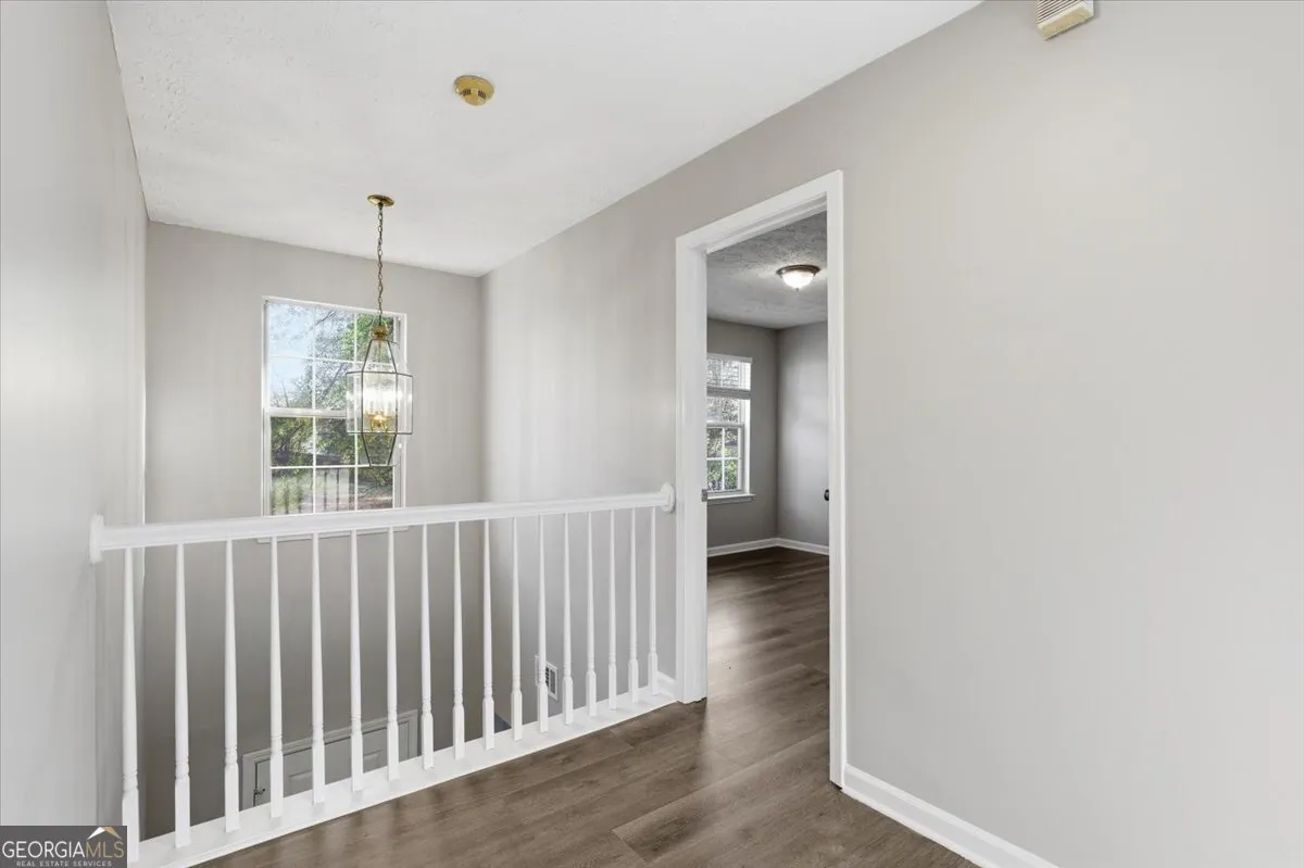 111 Crestbend Ln — photo 17 of 34