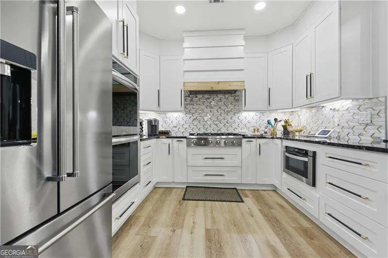 635 Colbert Rd — photo 8 of 64