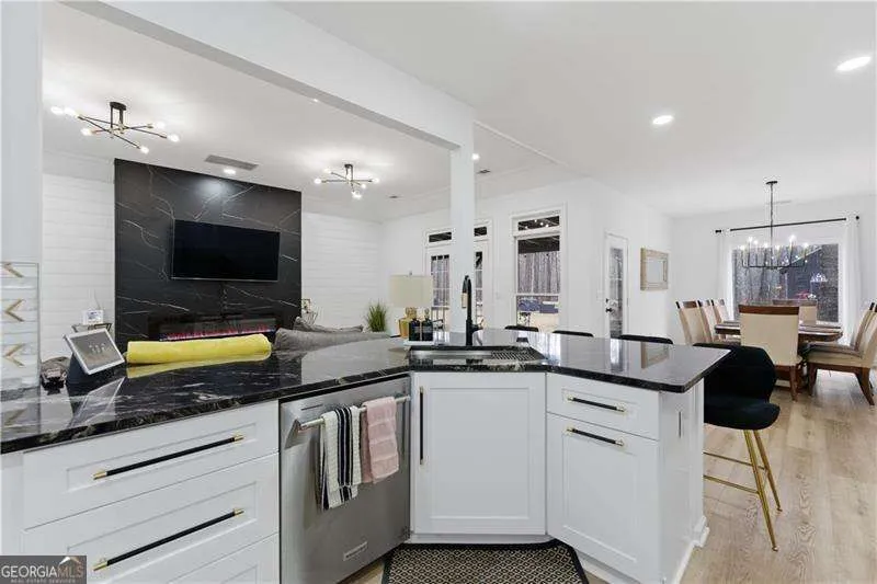 635 Colbert Rd — photo 9 of 64