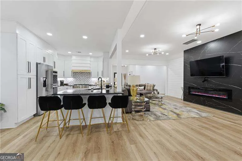 635 Colbert Rd — photo 14 of 64