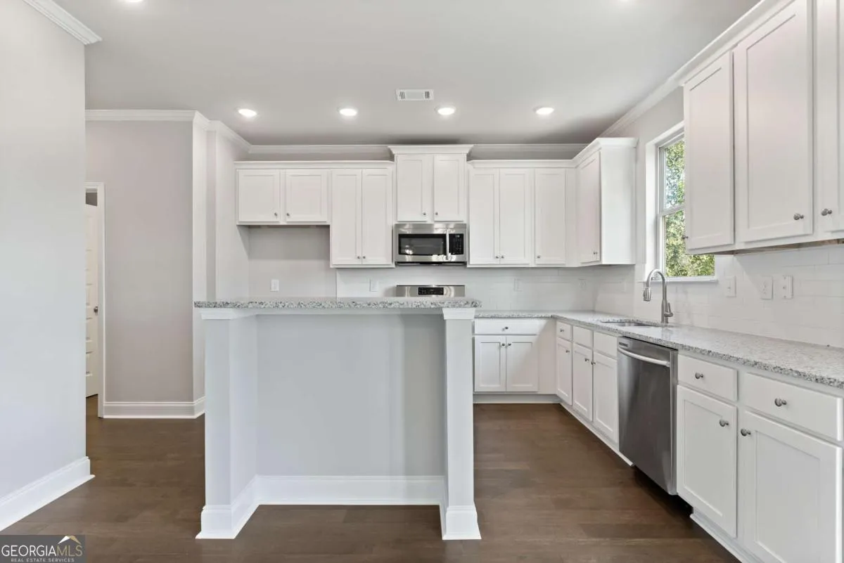 2092 Orchid Ln — photo 9 of 38