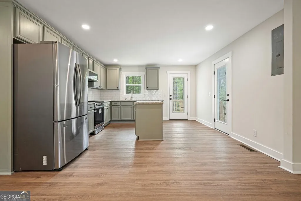 117 Chester Harris Dr — photo 4 of 34