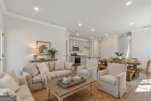 693 Shoals Trl — photo 4 of 11