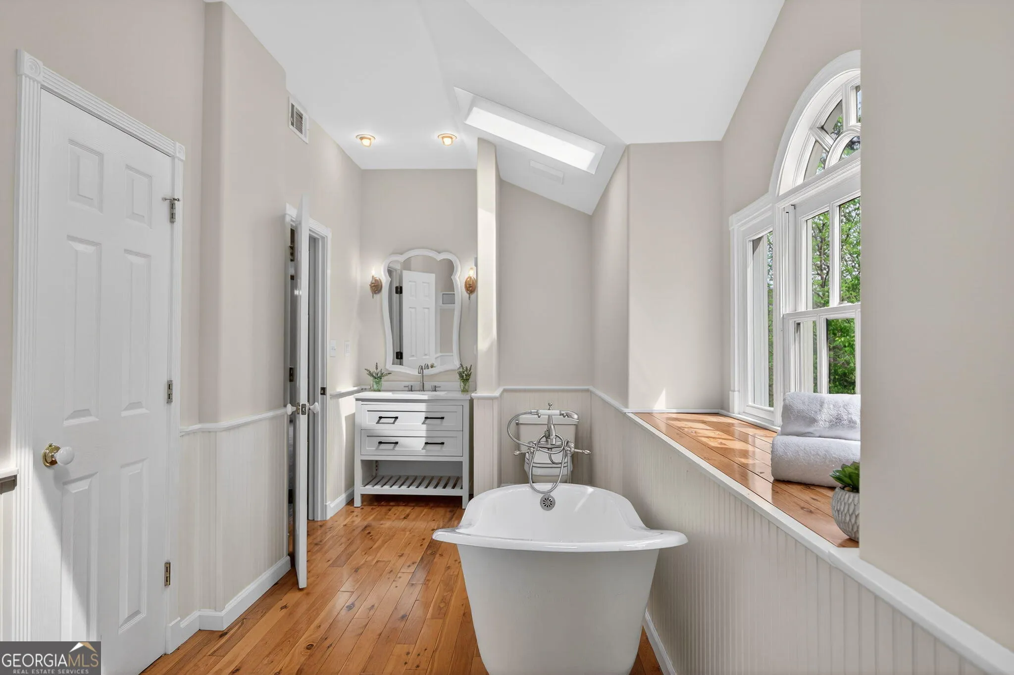 4901 Tree Tops Dr — photo 4 of 17