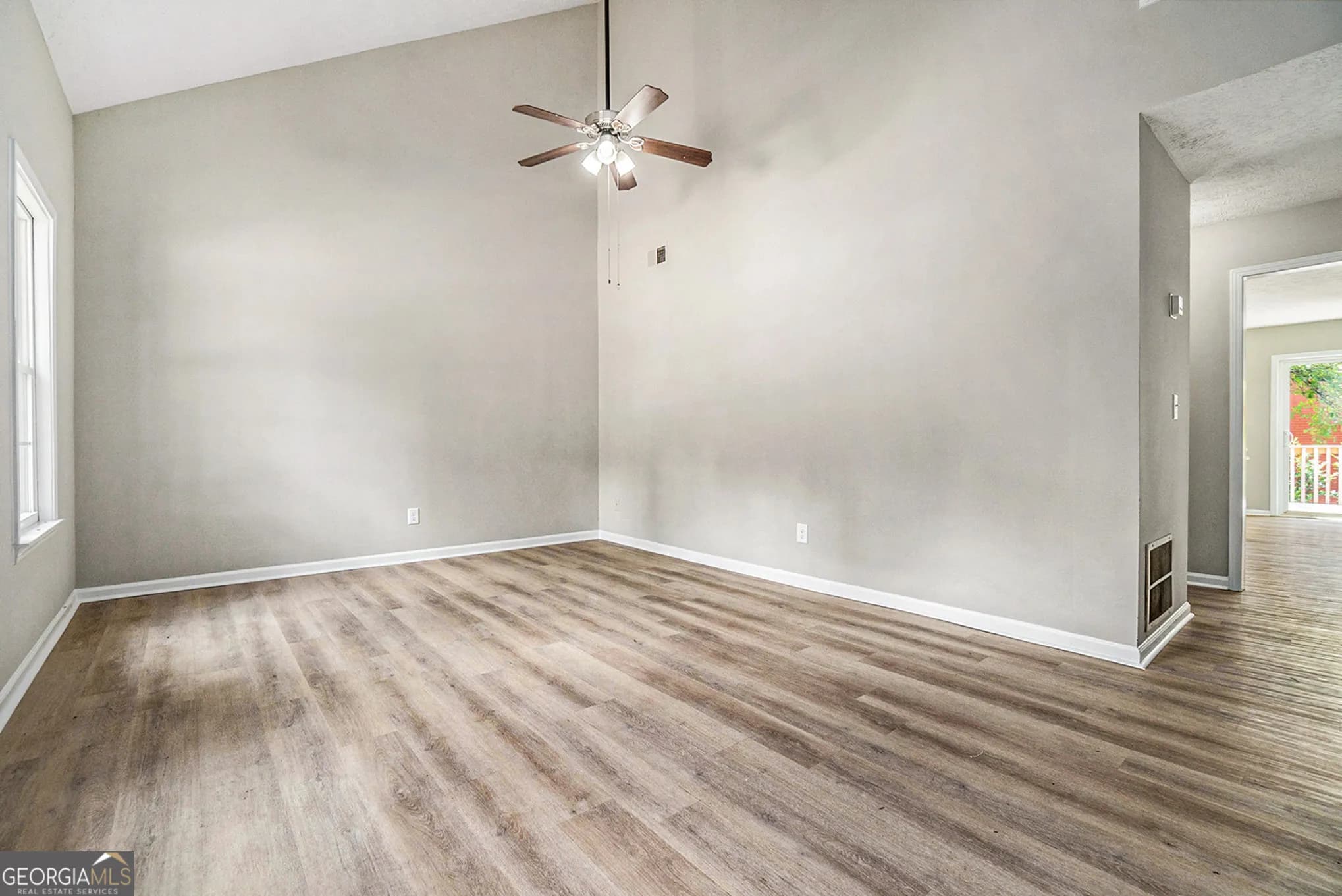 6124 Dorsett St — photo 11 of 12