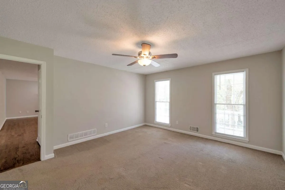 252 Amber Way — photo 8 of 40
