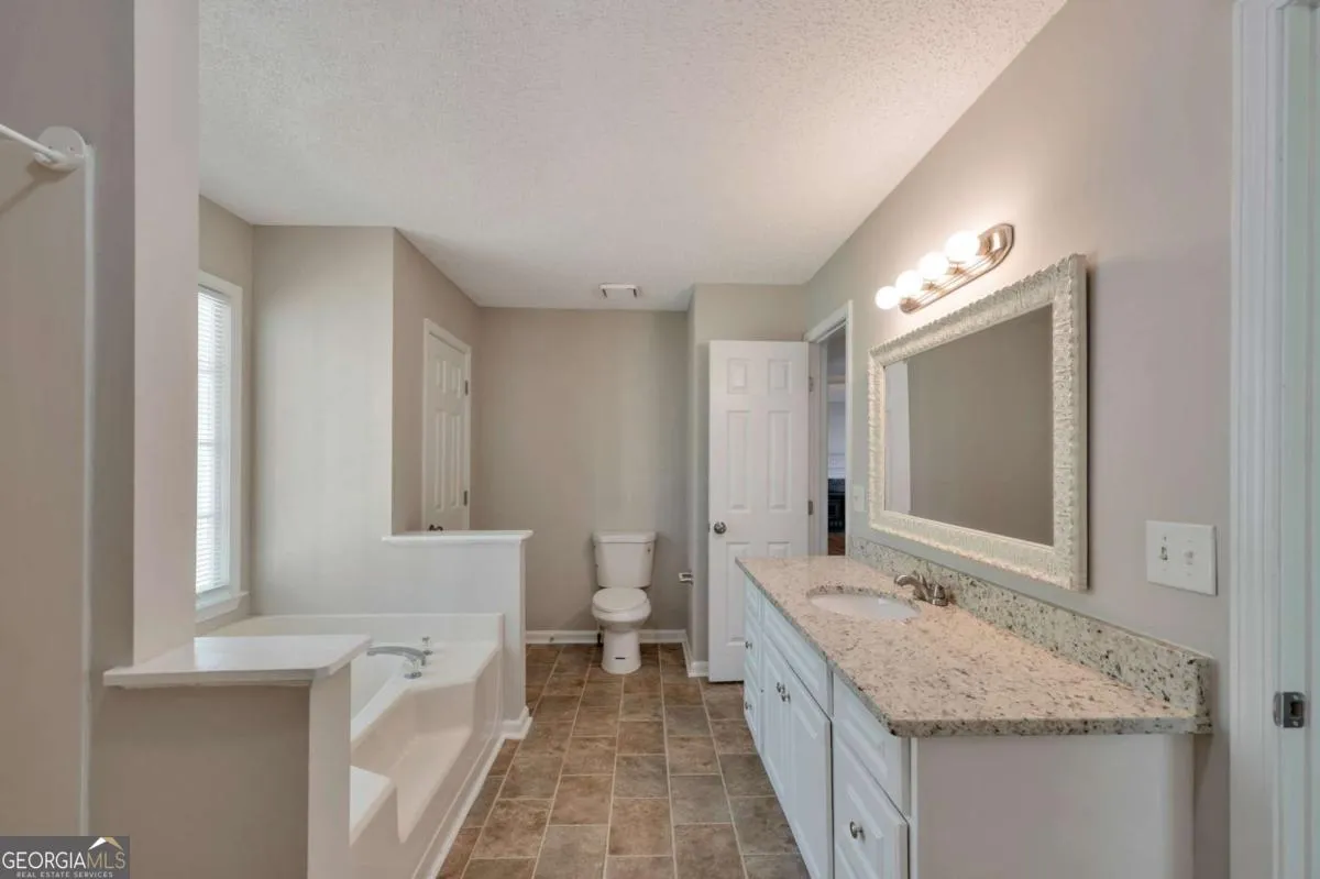 252 Amber Way — photo 12 of 40