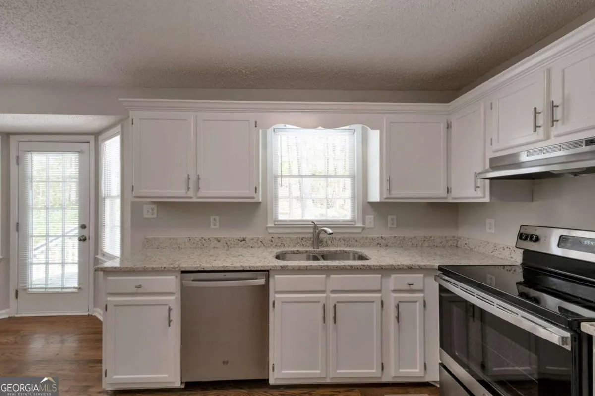 252 Amber Way — photo 4 of 40
