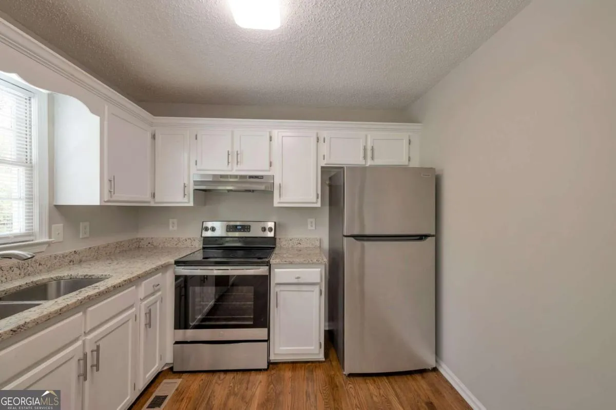 252 Amber Way — photo 3 of 40