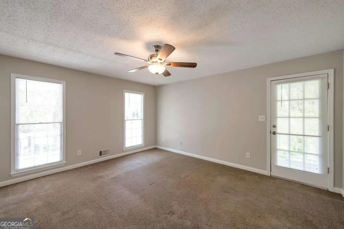 252 Amber Way — photo 7 of 40