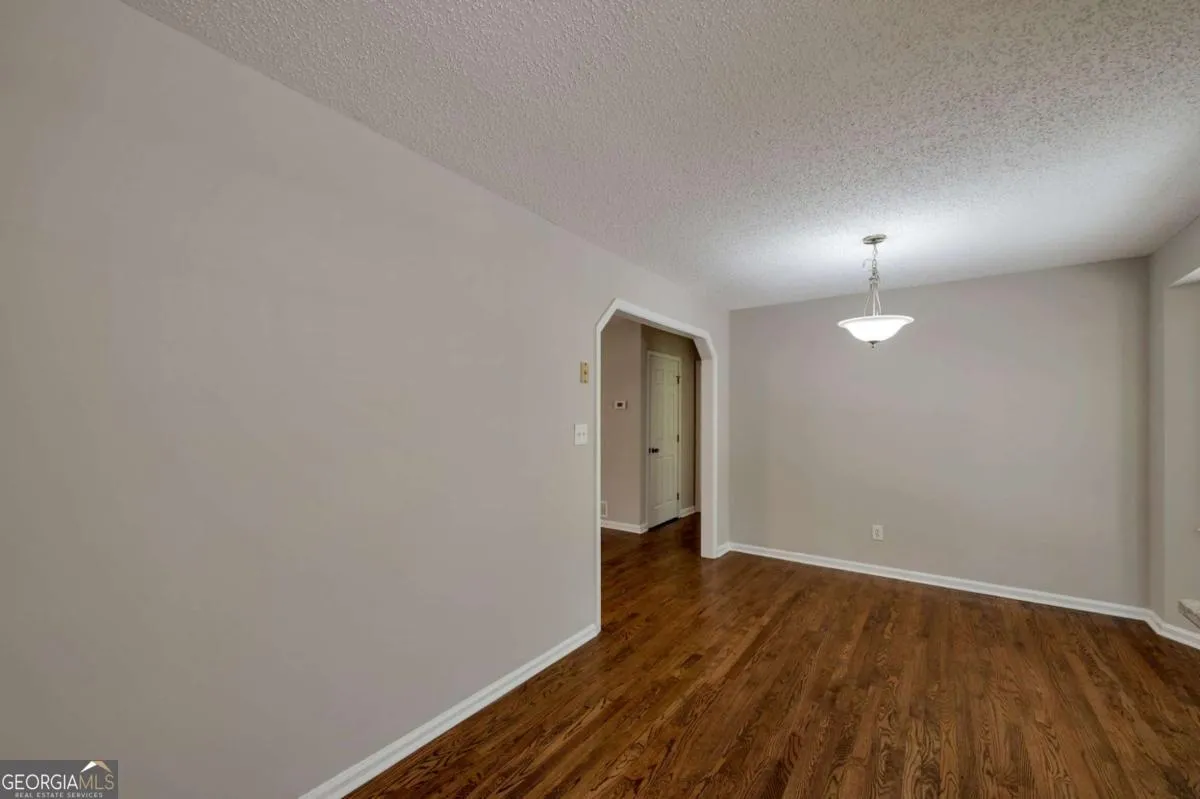 252 Amber Way — photo 6 of 40