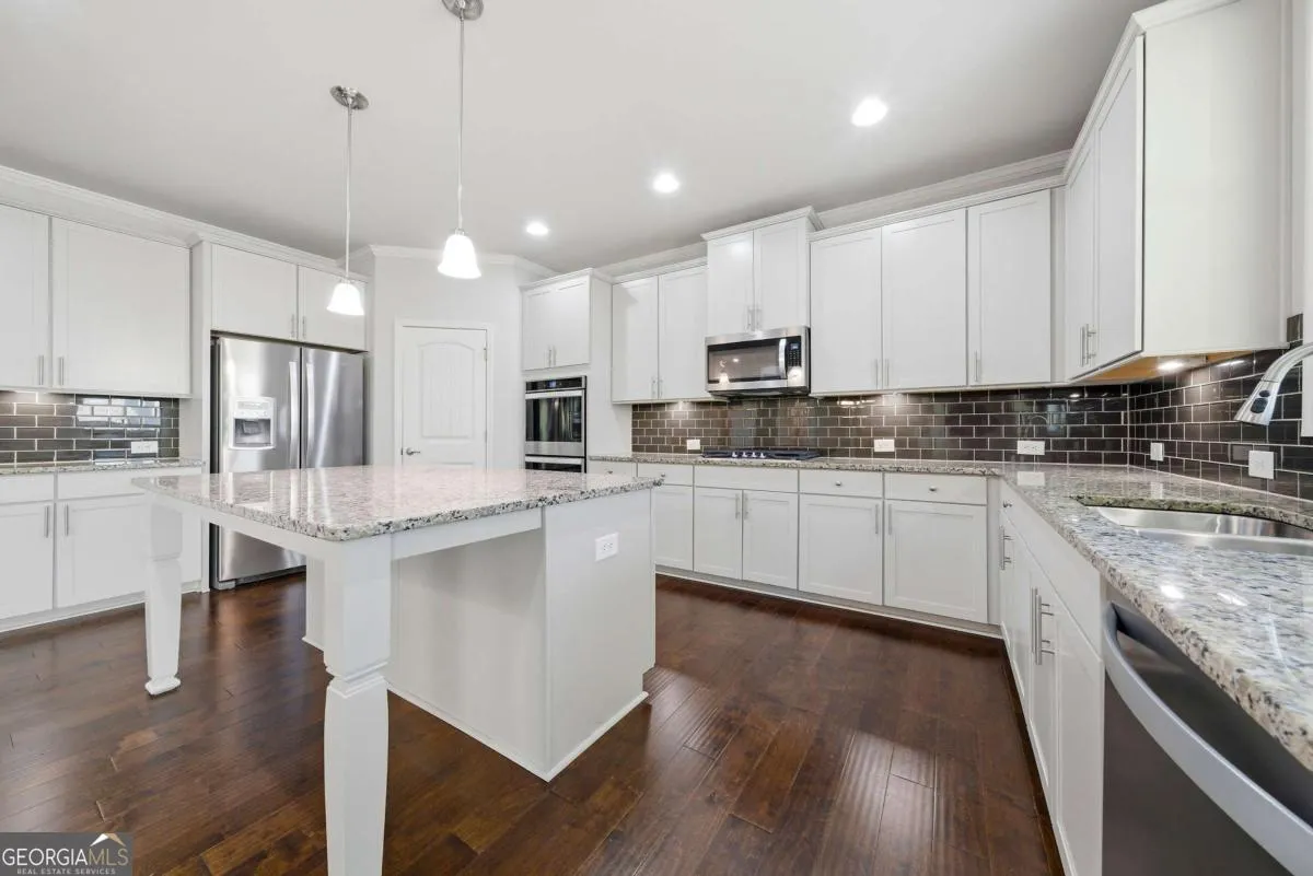 3208 Garden Hill Ln — photo 14 of 54