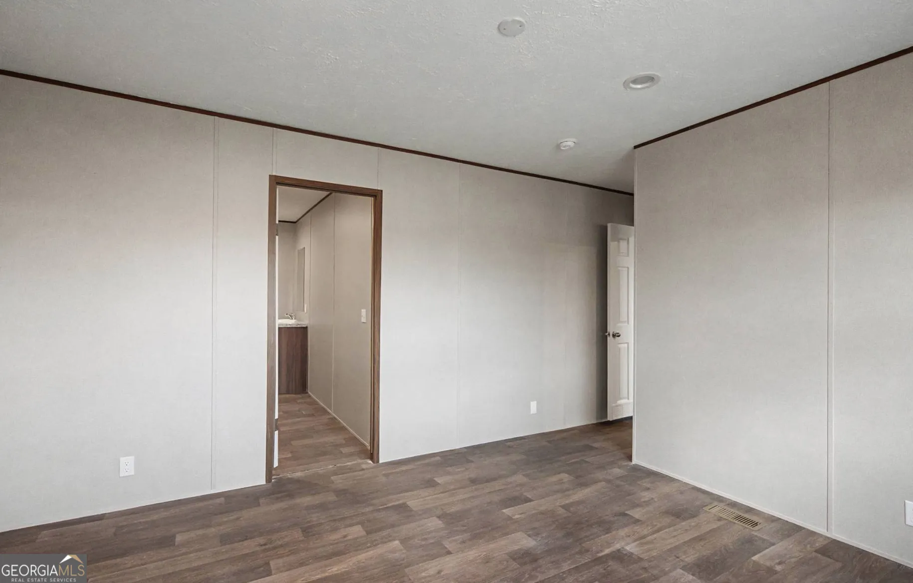 20 Kathy Ln — photo 3 of 17