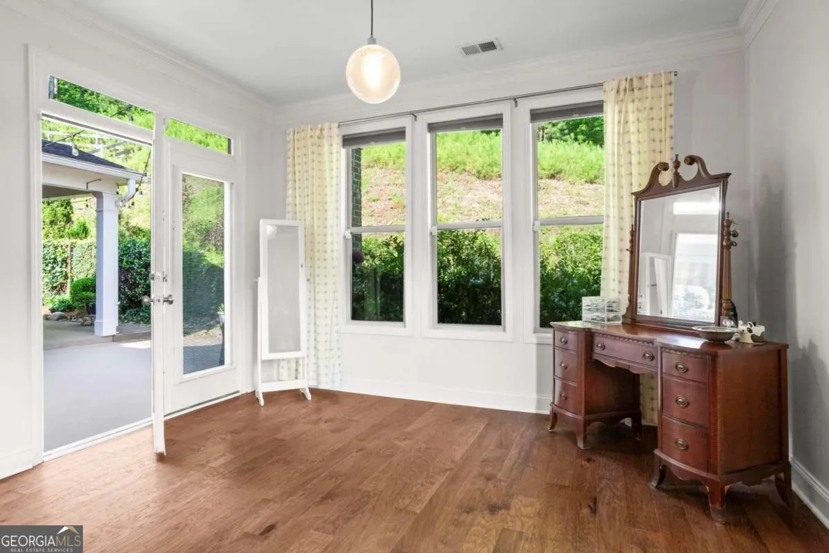 183 Lullwater Ln — photo 11 of 40