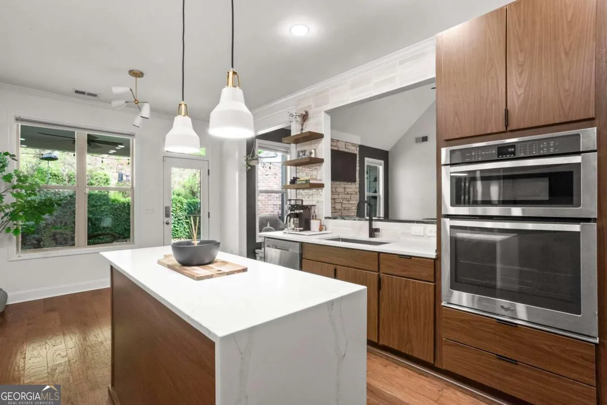 183 Lullwater Ln — photo 6 of 40