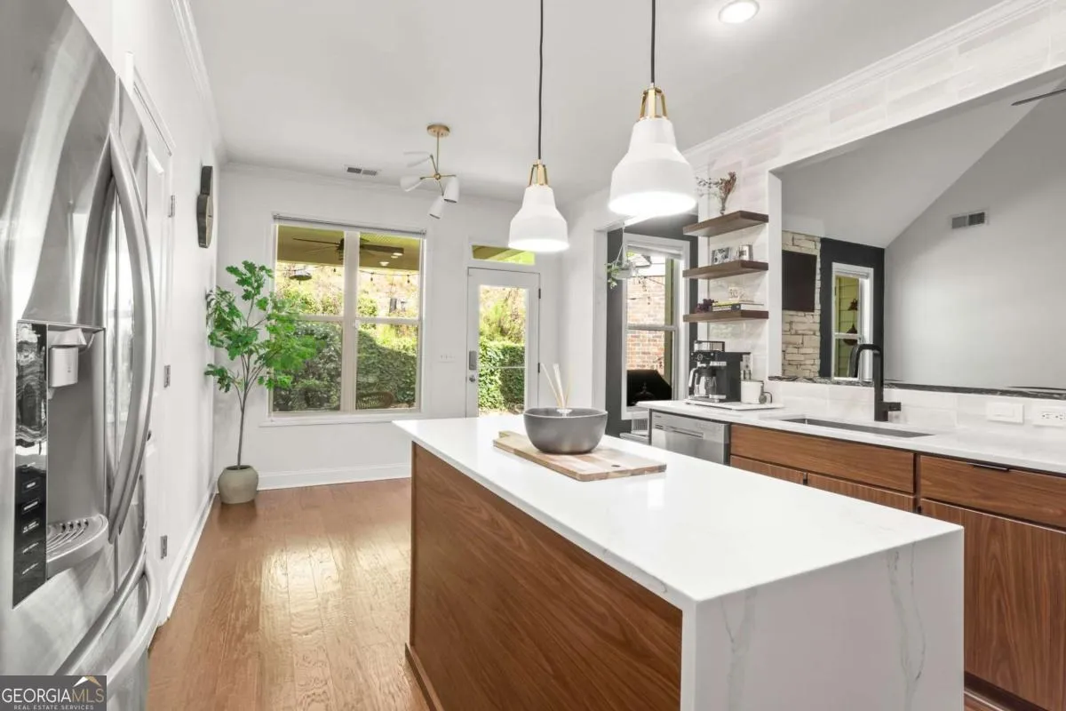 183 Lullwater Ln — photo 8 of 40