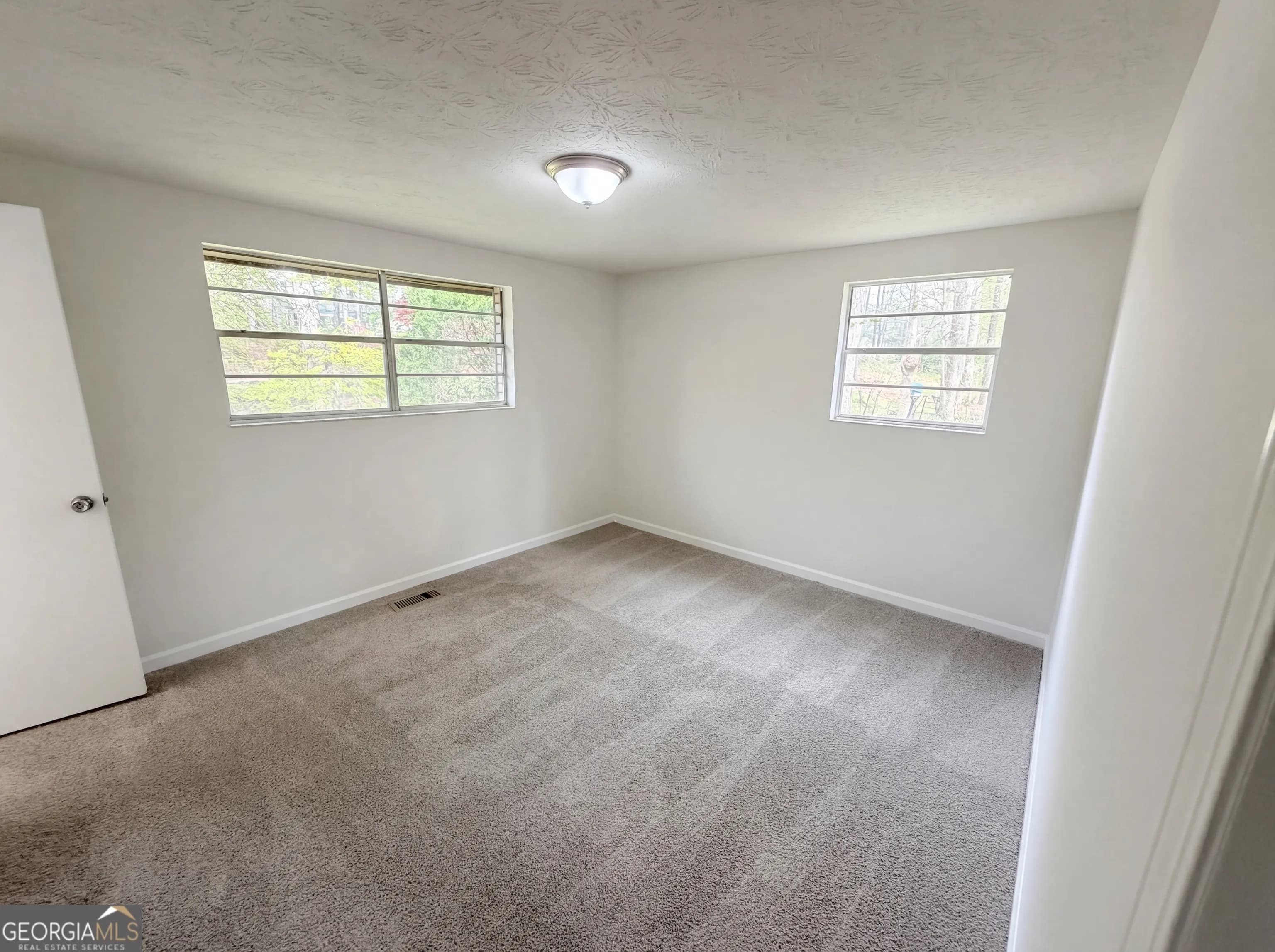 6372 S Skyline Dr — photo 3 of 16