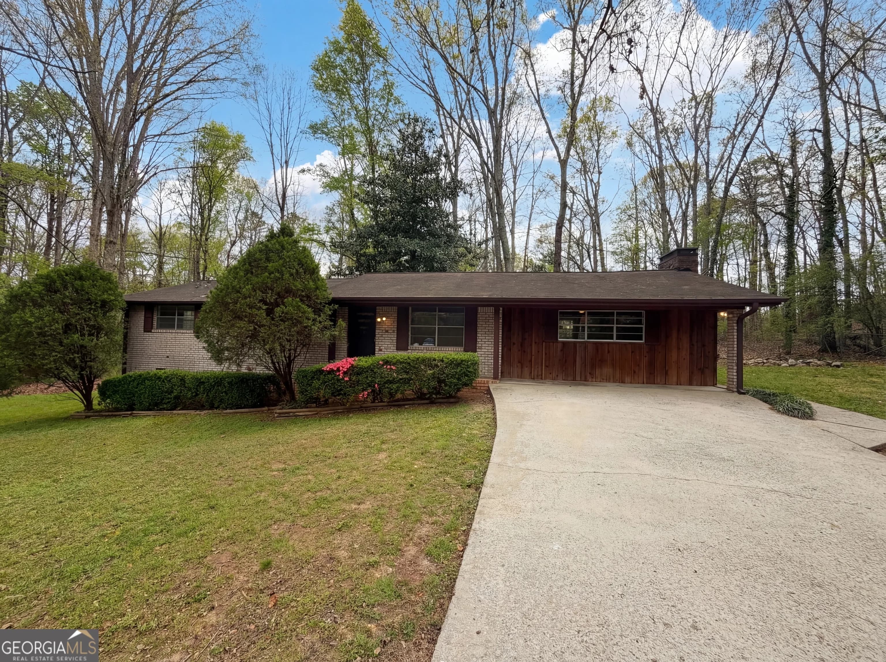 6372 S Skyline Dr, Douglasville