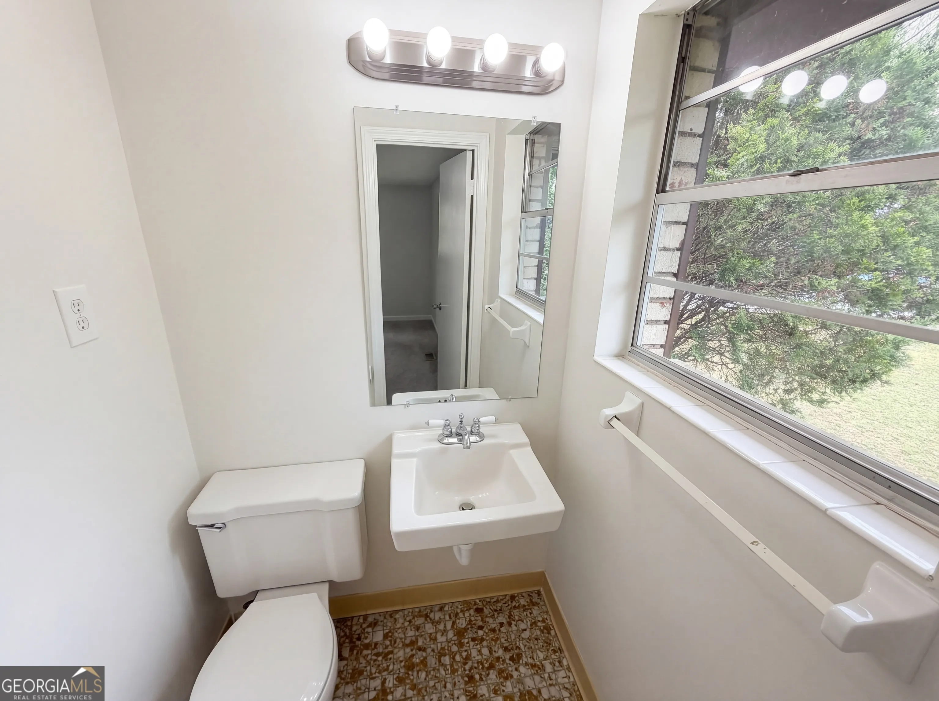 6372 S Skyline Dr — photo 5 of 16