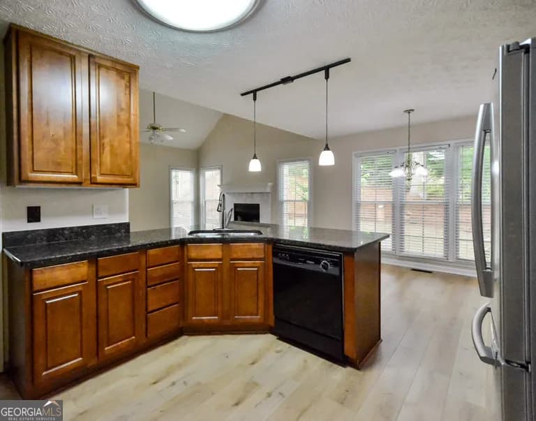 114 Due West St — photo 4 of 34