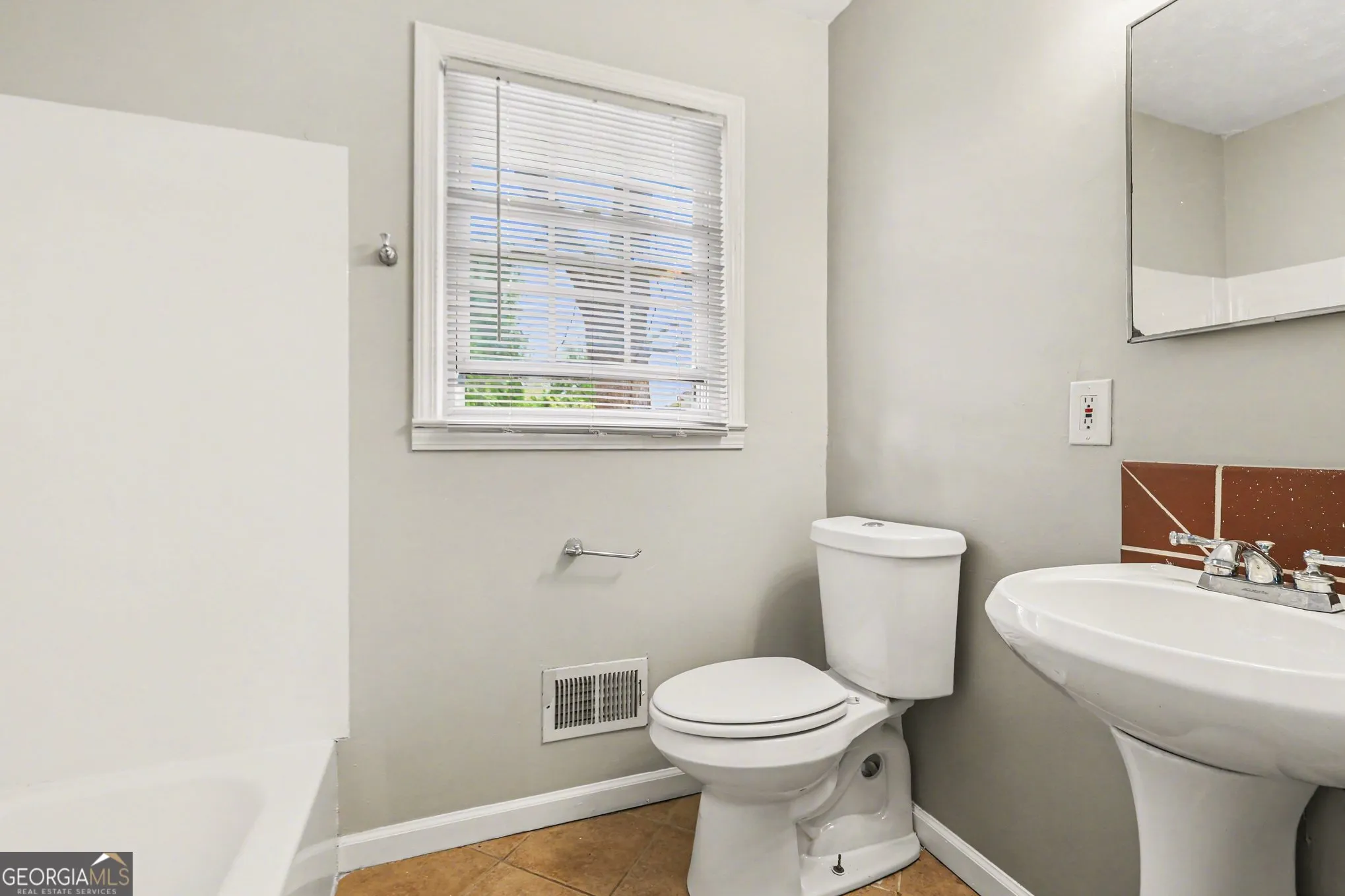 4938 Kings Hwy — photo 5 of 15