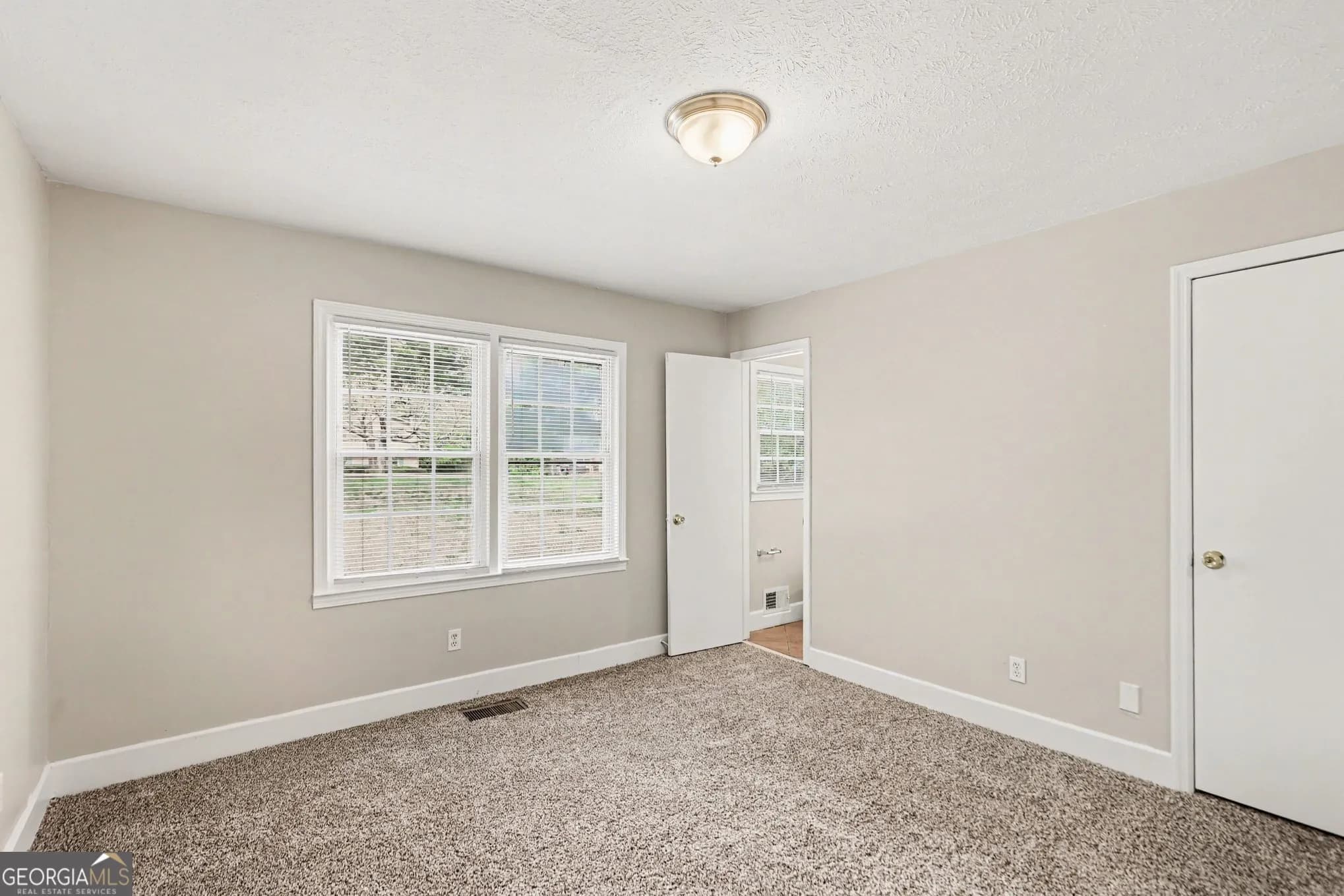 4938 Kings Hwy — photo 14 of 15