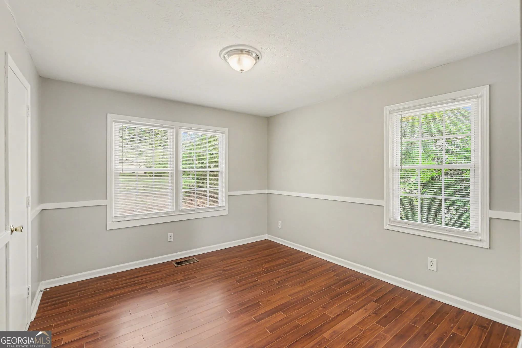 4938 Kings Hwy — photo 3 of 15