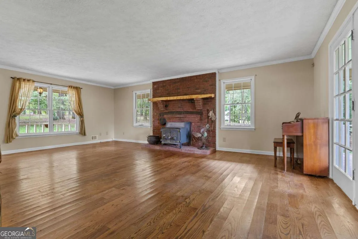 112 Brannon Rd — photo 4 of 40