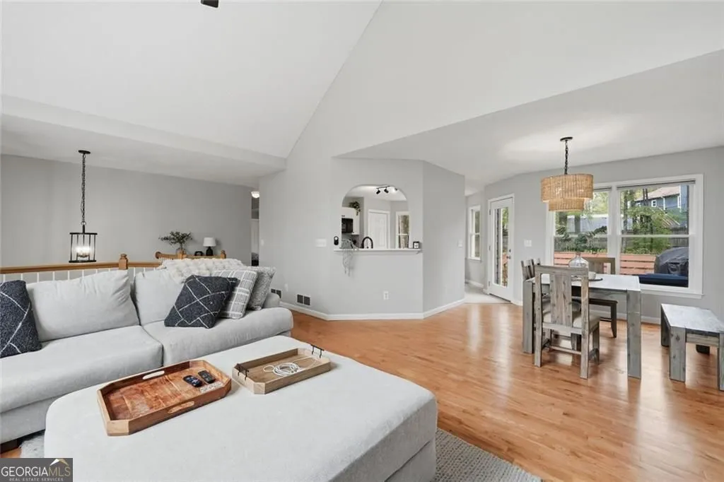102 Cypress Dr — photo 4 of 40