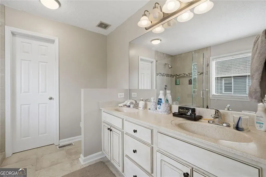 102 Cypress Dr — photo 16 of 40