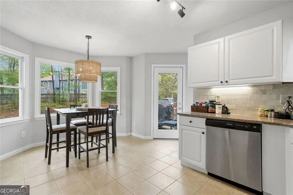 102 Cypress Dr — photo 10 of 40