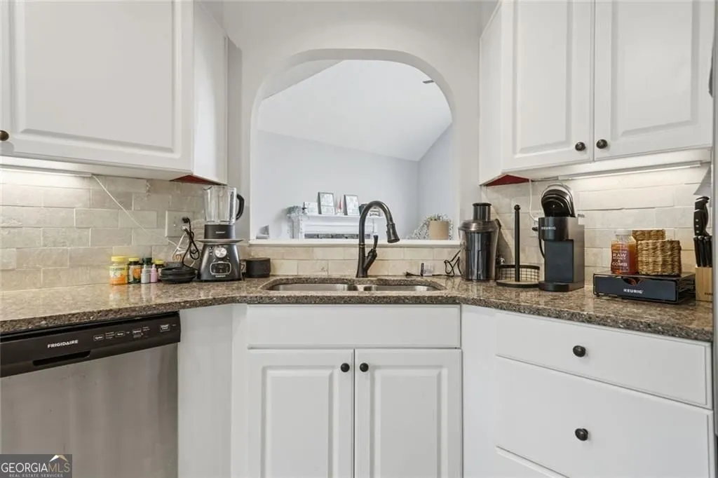 102 Cypress Dr — photo 11 of 40