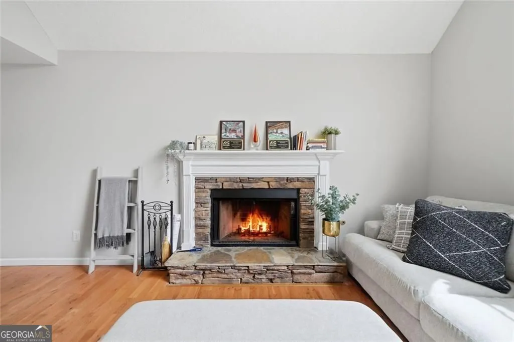 102 Cypress Dr — photo 3 of 40