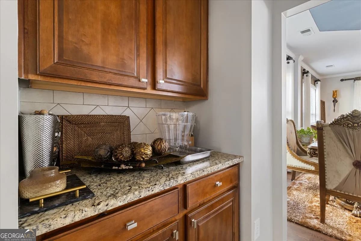 9122 Loxford St — photo 5 of 50