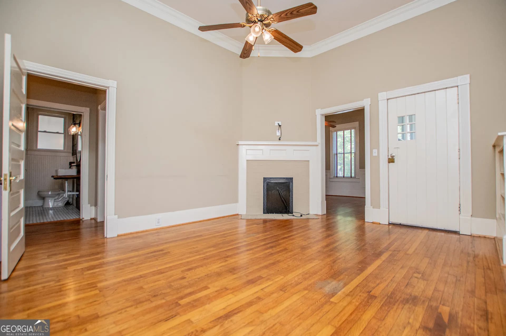 416 W Montgomery St — photo 3 of 63