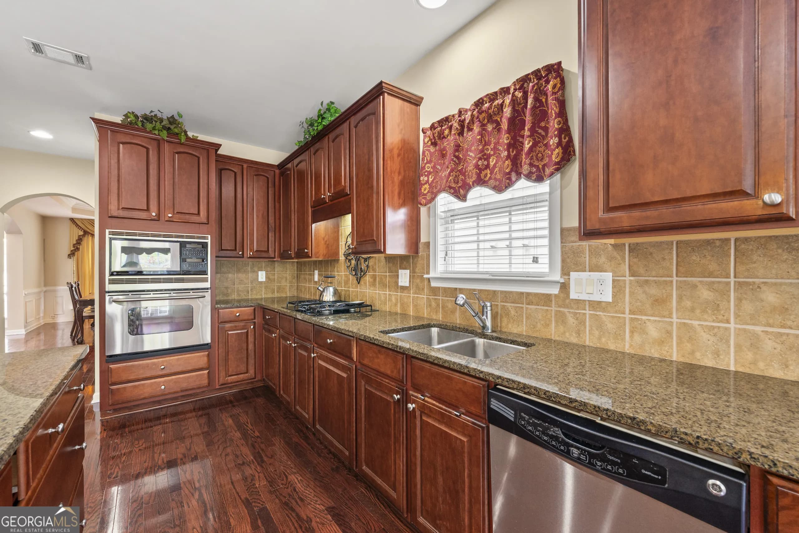 7621 Forest Glen Way — photo 6 of 36